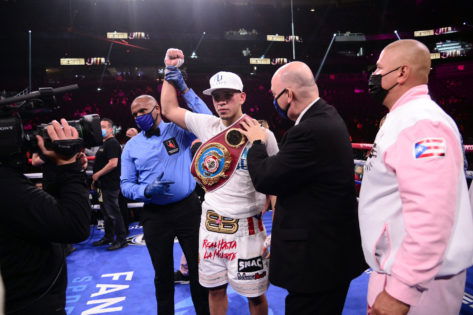 Oscar De La Hoya Embarrasses Edgar Berlanga Before Sending “F**k You” Message to Canelo Alvarez