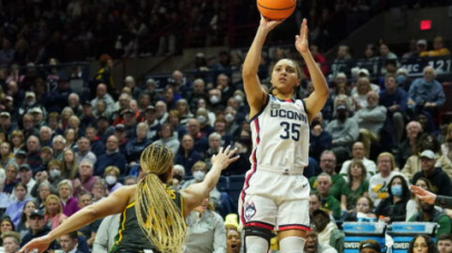 Geno Auriemma Still Finds a Fault in KK Arnold Despite Key Role in UConn Turnaround