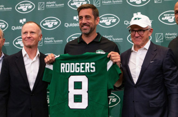 NFL Insider’s Bold Claim on Aaron Rodgers’ Jets Future As Grim Fate Predicted for Woody Johnson’s HC Search