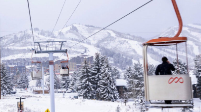 Skiing Resort Receives Skiers’ Lawsuit a Day After Ending Worker’s Long Strike