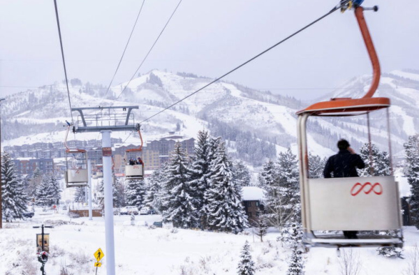 Skiing Resort Receives Skiers’ Lawsuit a Day After Ending Worker’s Long Strike